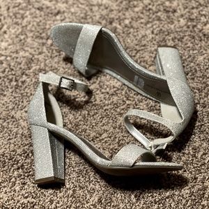 Women’s size 6 dress heels.